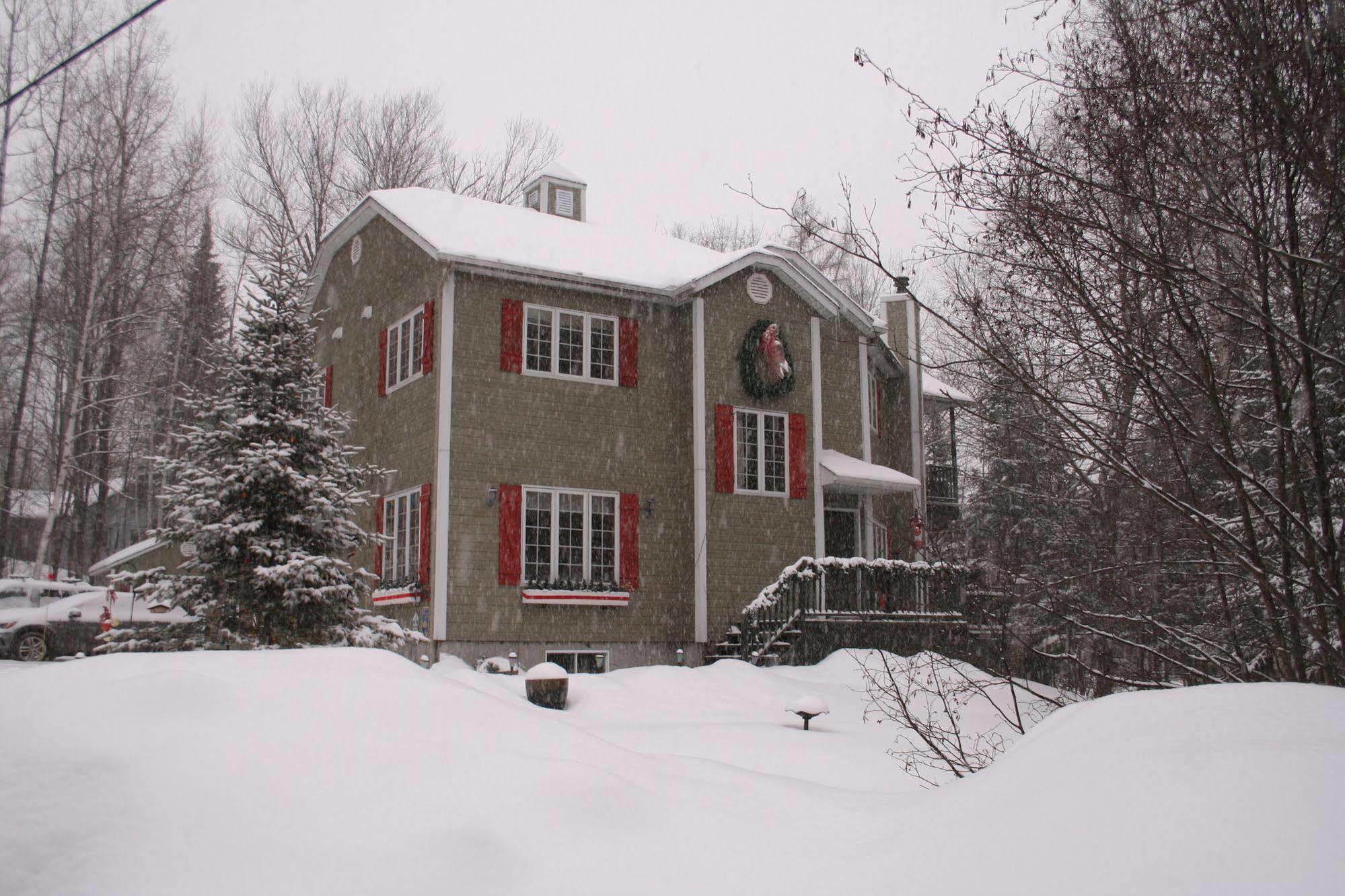 La Chaumiere De L'Anse Bed & Breakfast Монт-Тремблант Екстериор снимка