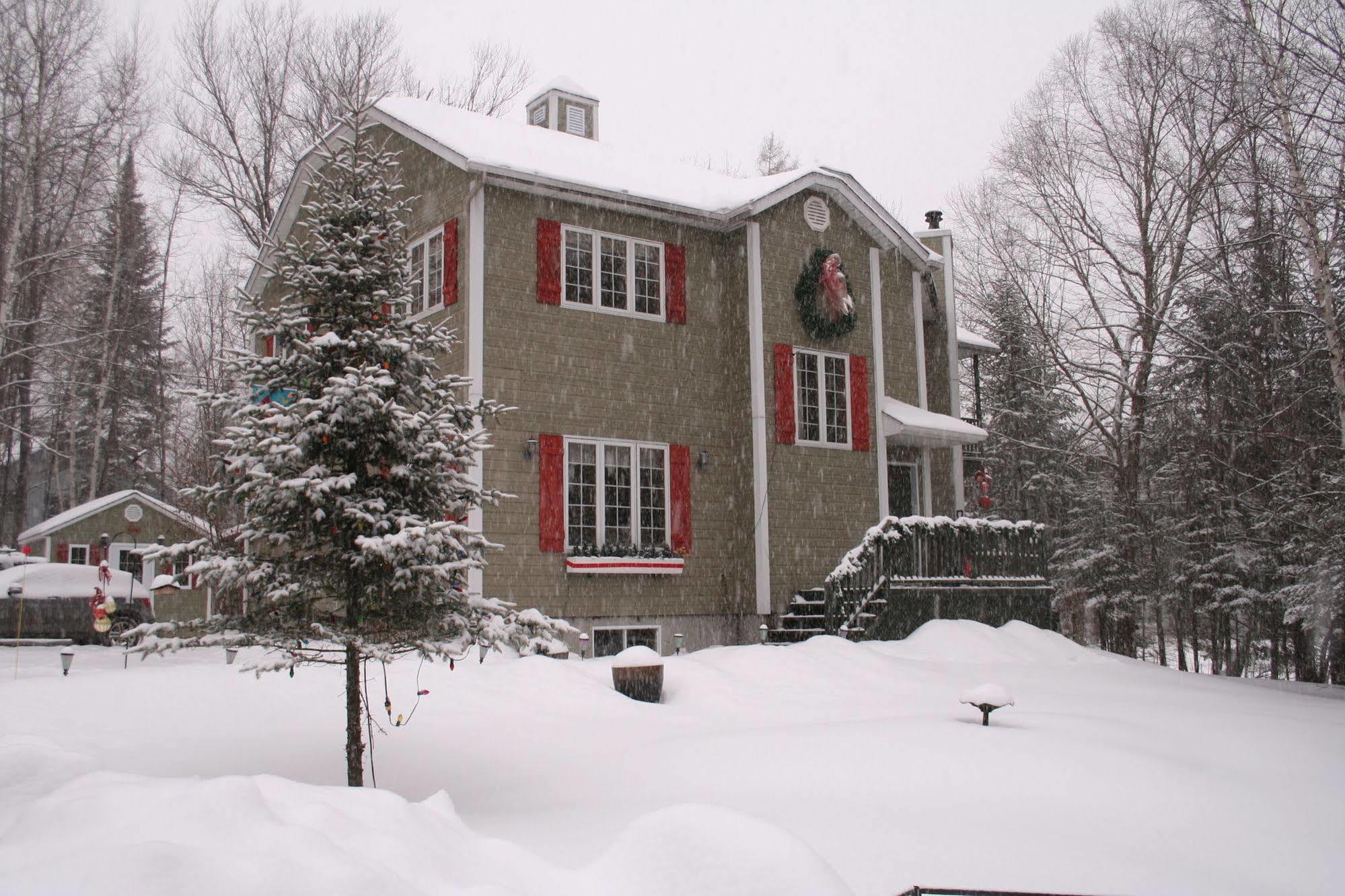 La Chaumiere De L'Anse Bed & Breakfast Монт-Тремблант Екстериор снимка